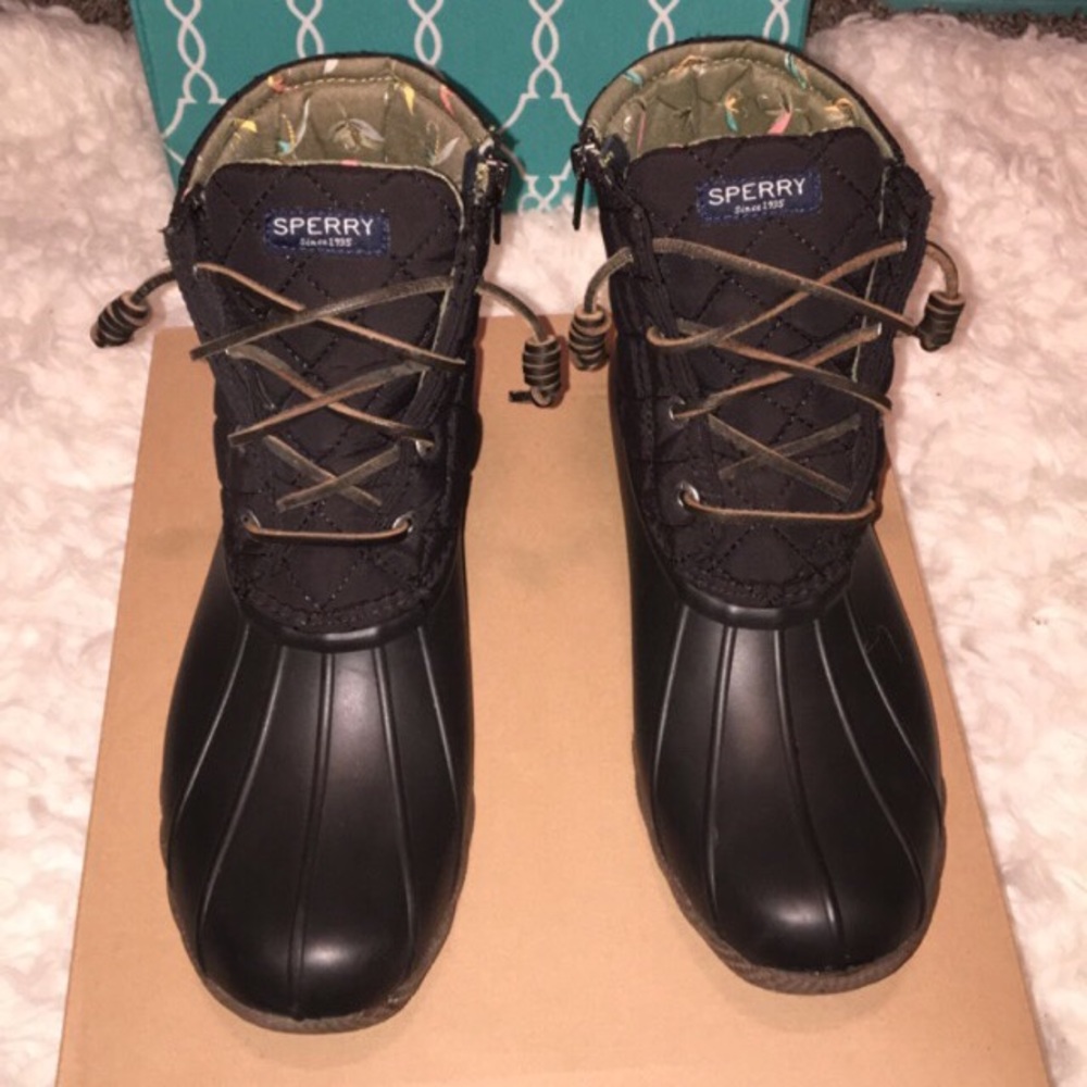 Black sperry duck style boots.